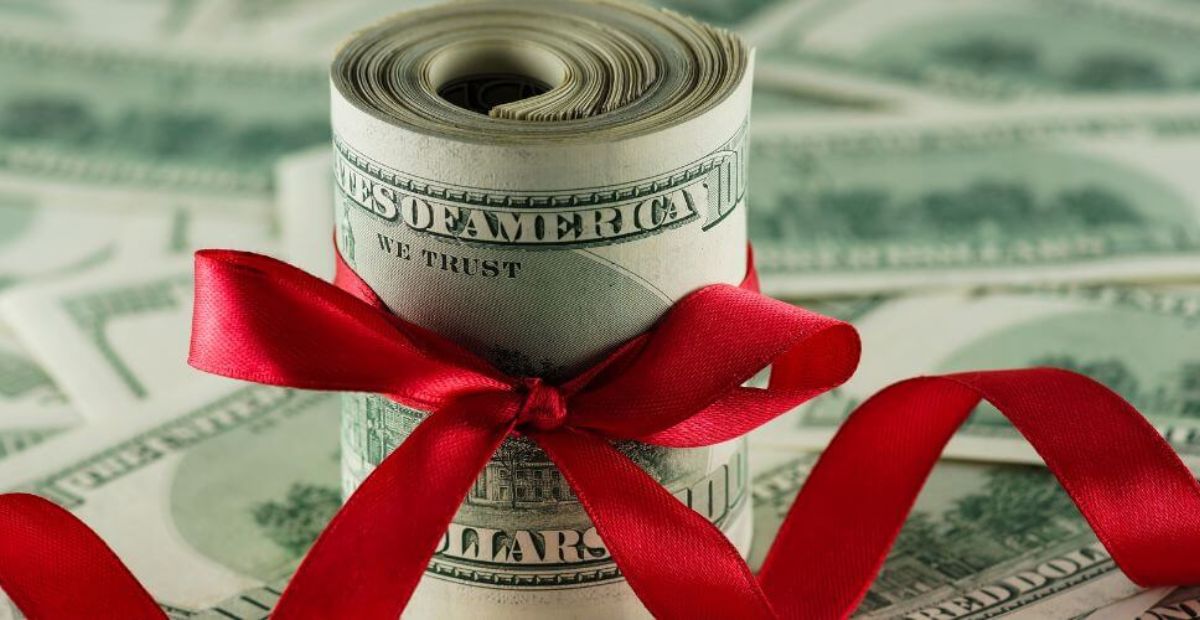 How to Give Money in a Creative Way for Christmas